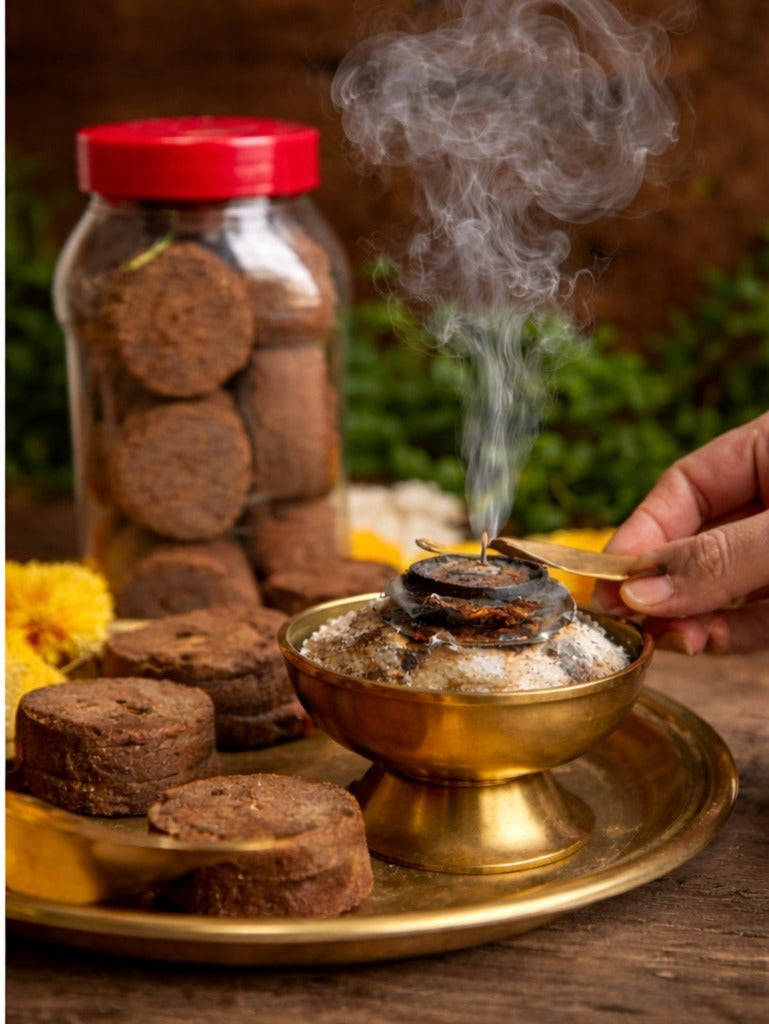 Cowdung Cakes – Herbsandessence.in