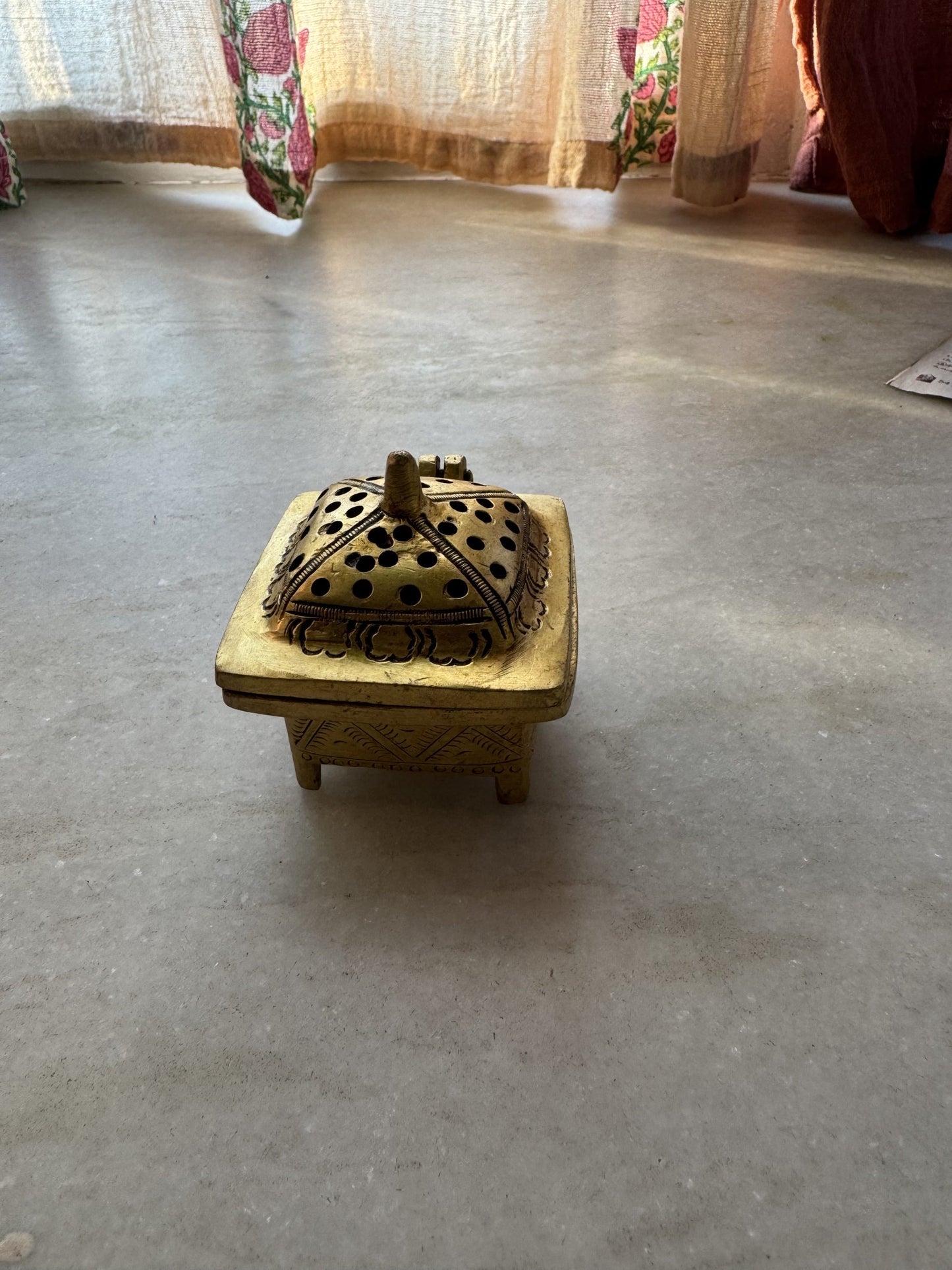 Antique Brass Dhoop Dhani without handle